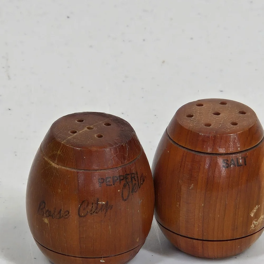VTG Wooden‎ Salt and pepper Shakers Barrel Shaped Souvenirs Poise Oklahoma Trink
